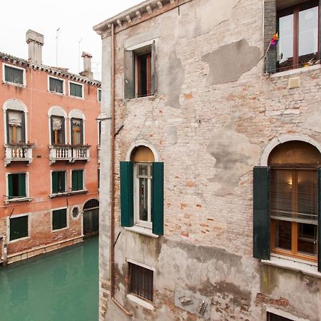 Explore Venice From A Sophisticated Hideaway In San Polo Экстерьер фото