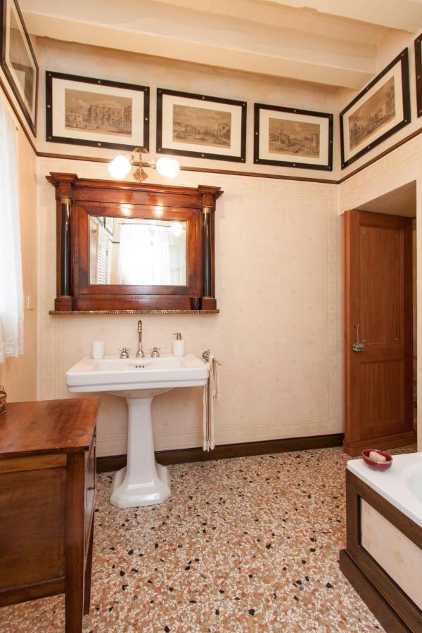 Explore Venice From A Sophisticated Hideaway In San Polo Экстерьер фото