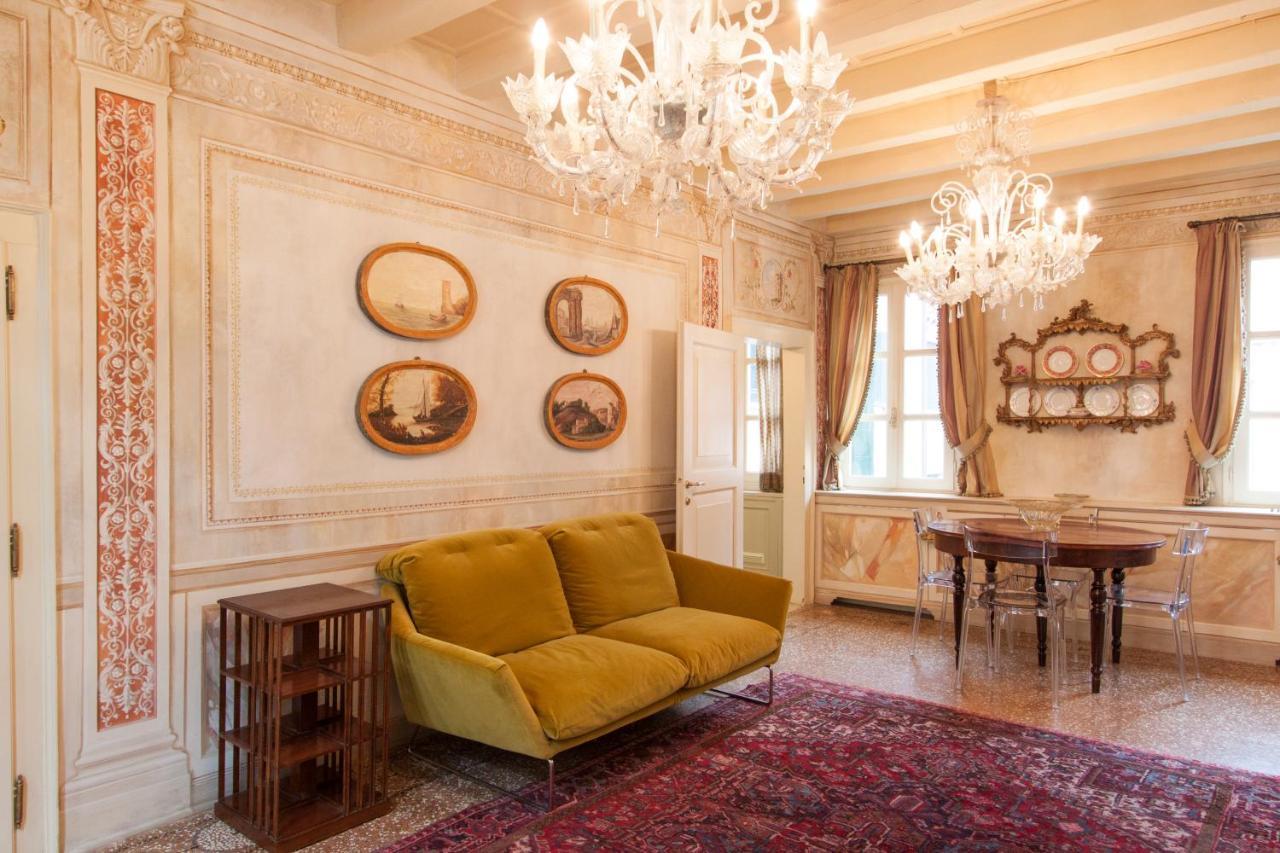 Explore Venice From A Sophisticated Hideaway In San Polo Экстерьер фото