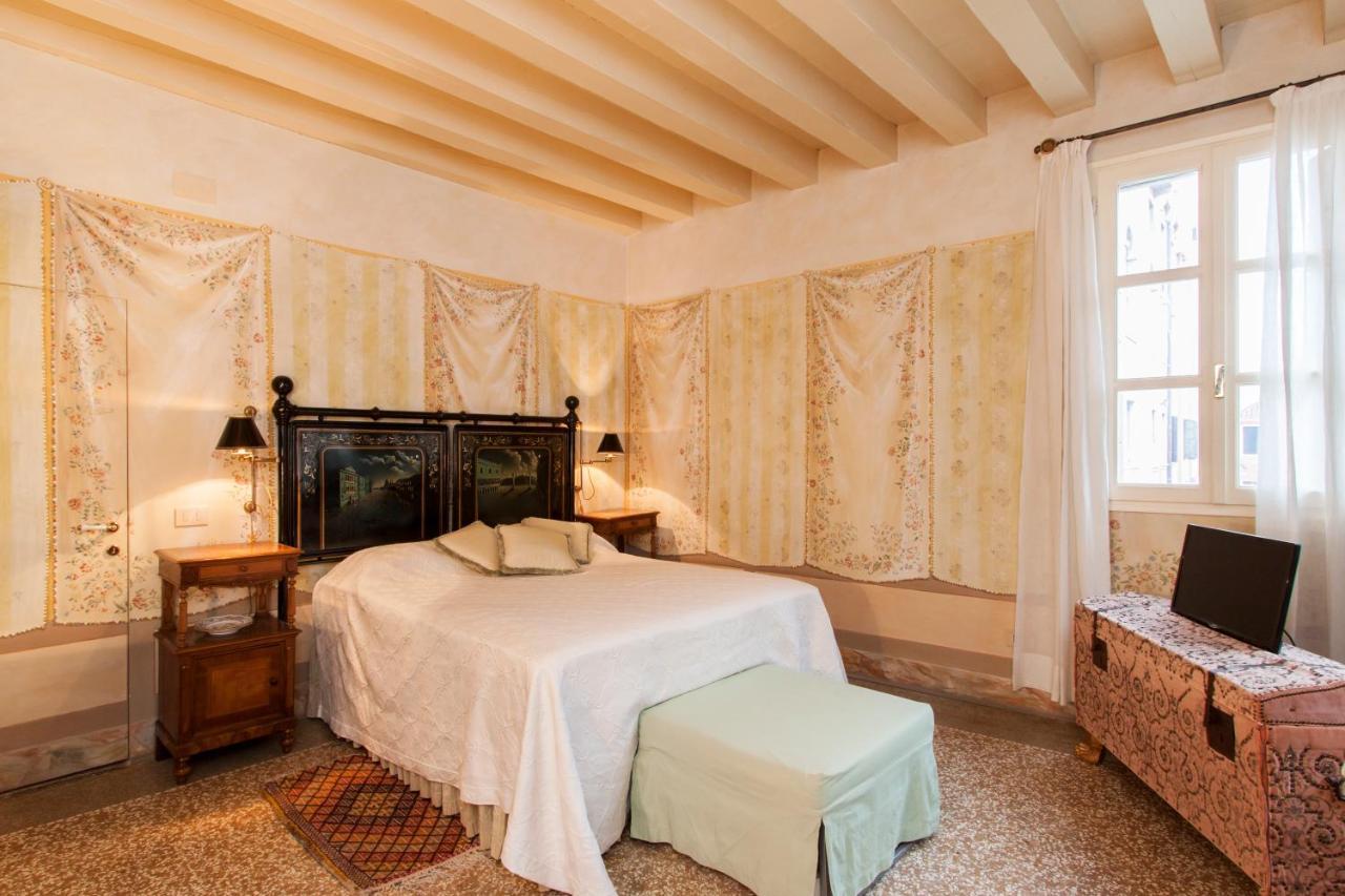 Explore Venice From A Sophisticated Hideaway In San Polo Экстерьер фото