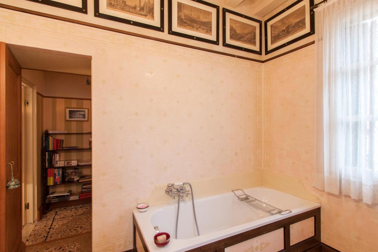 Explore Venice From A Sophisticated Hideaway In San Polo Экстерьер фото